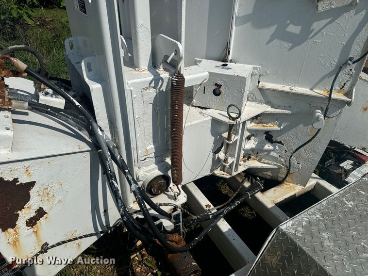 image for item EE7509 2011 Altec DC1317 wood chipper