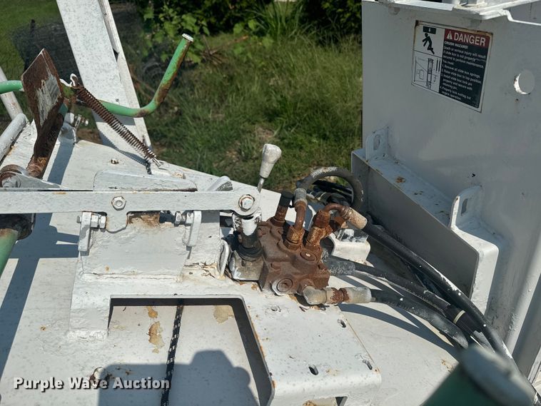 image for item EE7509 2011 Altec DC1317 wood chipper