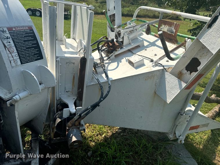 image for item EE7509 2011 Altec DC1317 wood chipper