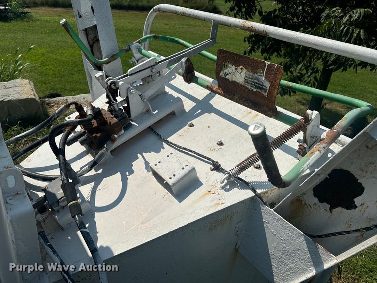 image for item EE7509 2011 Altec DC1317 wood chipper