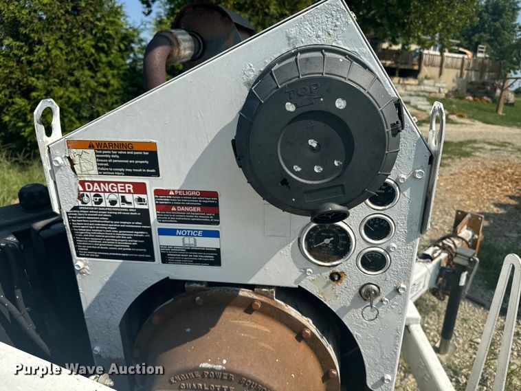 image for item EE7509 2011 Altec DC1317 wood chipper