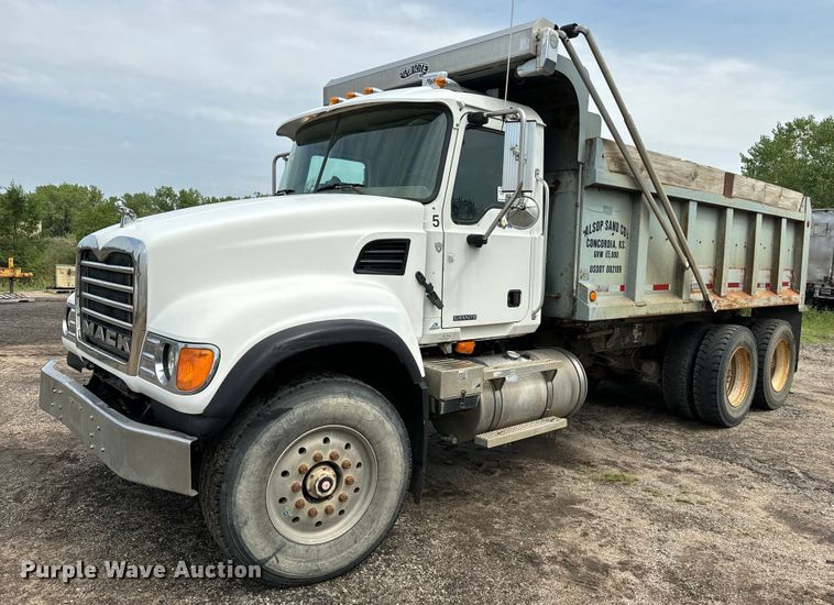 image for item EE7534 2005 Mack CV713 dump truck