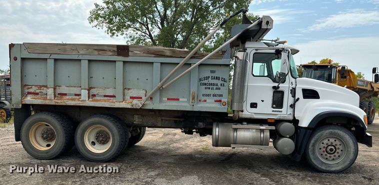 image for item EE7534 2005 Mack CV713 dump truck