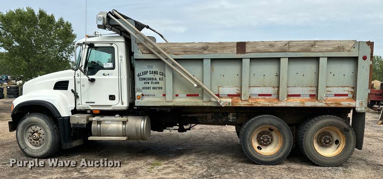 image for item EE7534 2005 Mack CV713 dump truck