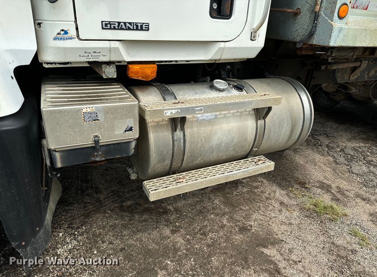 image for item EE7534 2005 Mack CV713 dump truck