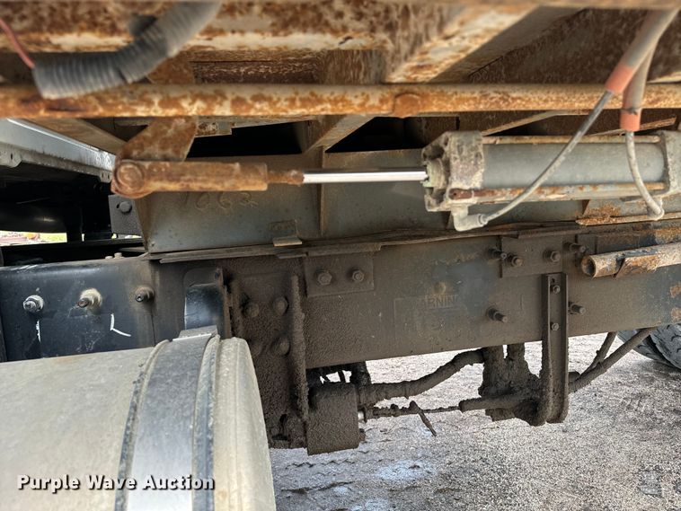 image for item EE7534 2005 Mack CV713 dump truck