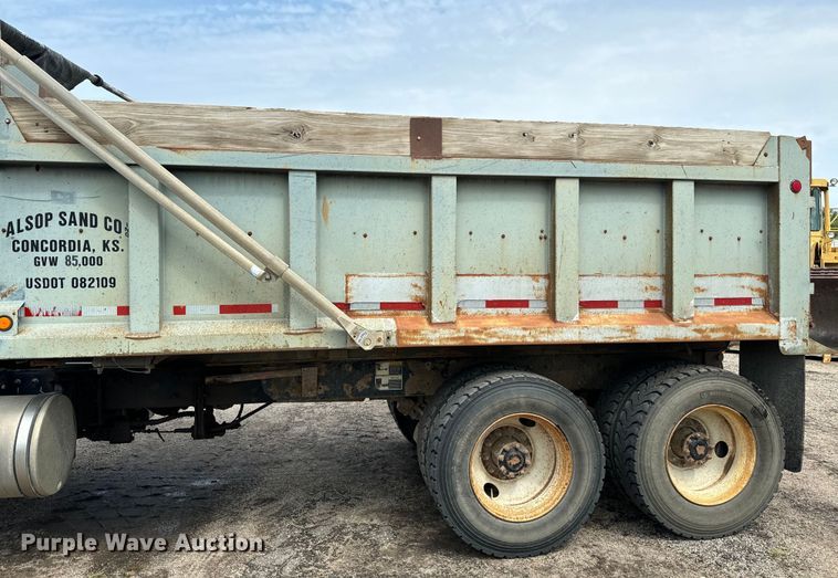 image for item EE7534 2005 Mack CV713 dump truck