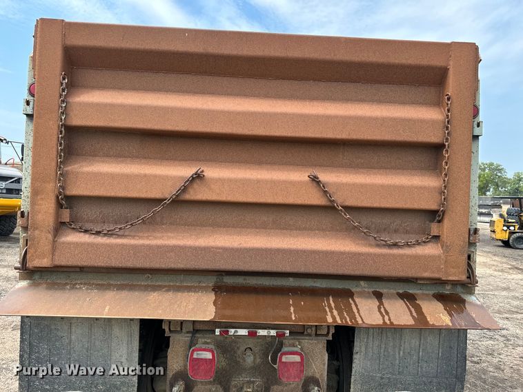 image for item EE7534 2005 Mack CV713 dump truck