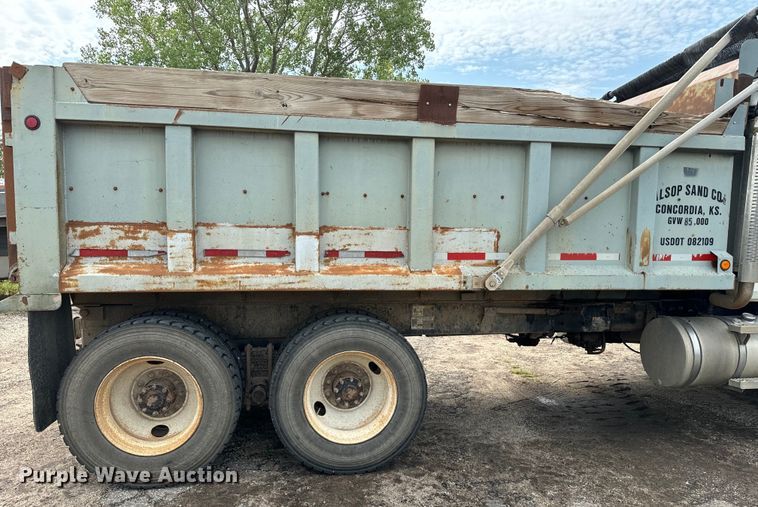 image for item EE7534 2005 Mack CV713 dump truck