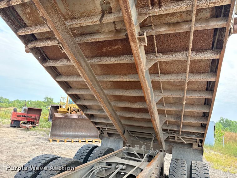 image for item EE7534 2005 Mack CV713 dump truck