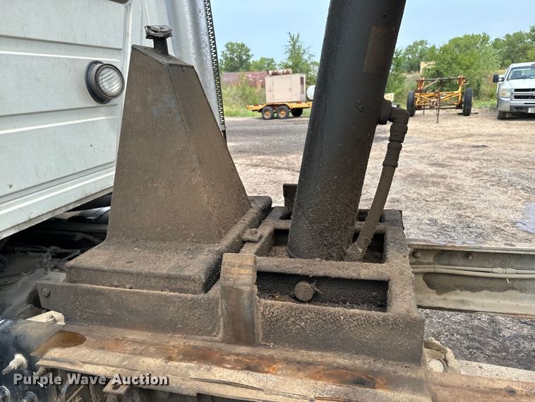 image for item EE7534 2005 Mack CV713 dump truck