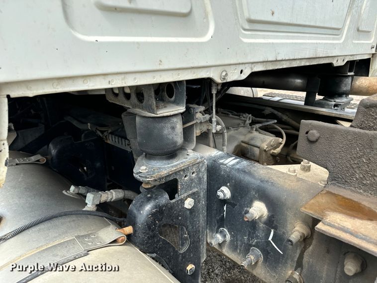 image for item EE7534 2005 Mack CV713 dump truck