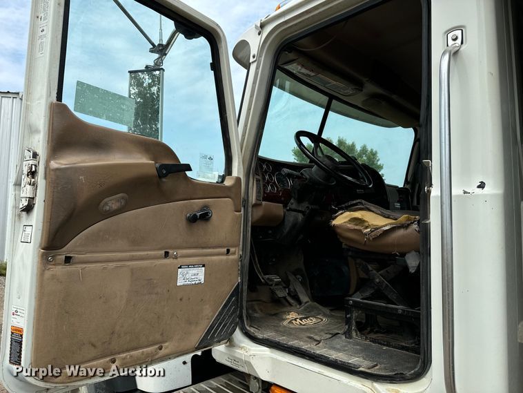 image for item EE7534 2005 Mack CV713 dump truck