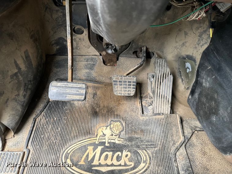 image for item EE7534 2005 Mack CV713 dump truck