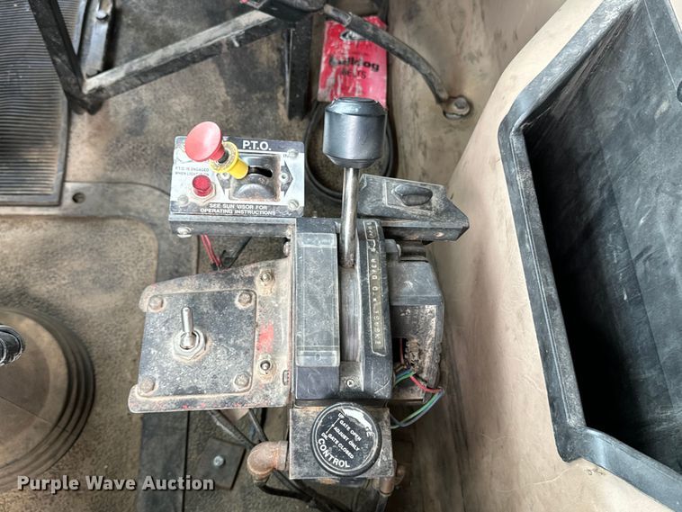 image for item EE7534 2005 Mack CV713 dump truck