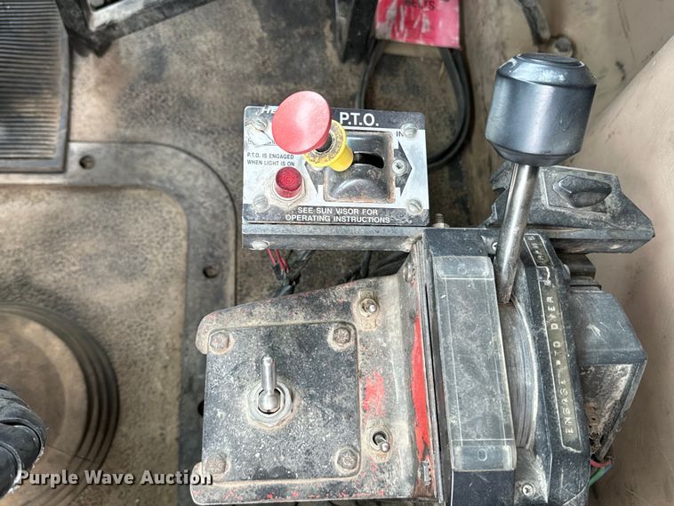 image for item EE7534 2005 Mack CV713 dump truck