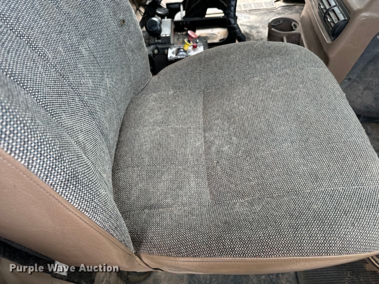 image for item EE7534 2005 Mack CV713 dump truck