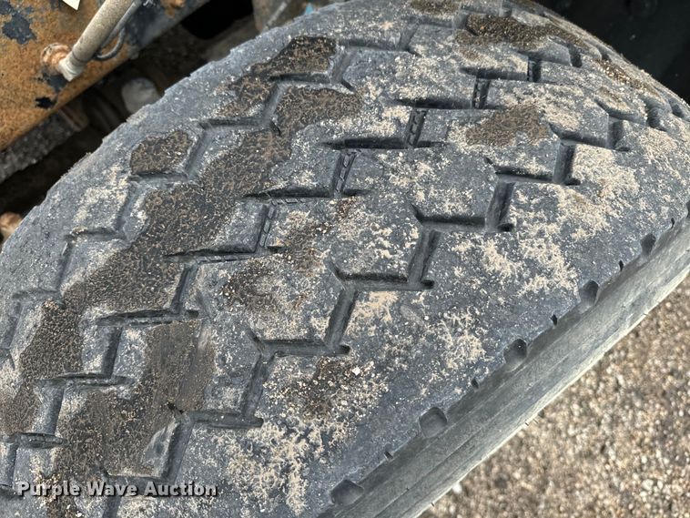 image for item EE7534 2005 Mack CV713 dump truck