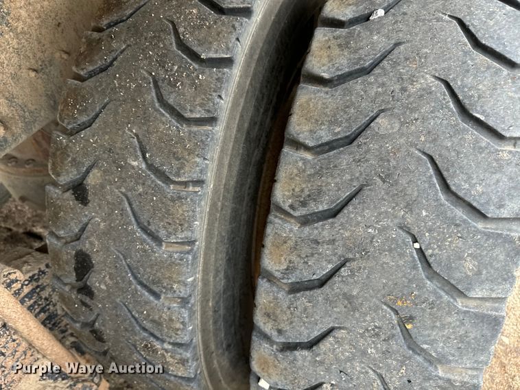 image for item EE7534 2005 Mack CV713 dump truck