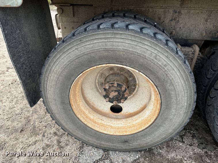 image for item EE7534 2005 Mack CV713 dump truck