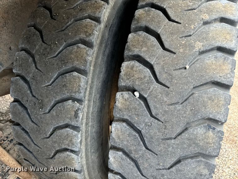 image for item EE7534 2005 Mack CV713 dump truck