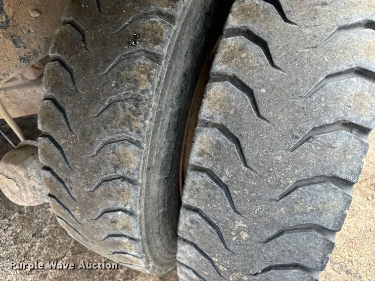 image for item EE7534 2005 Mack CV713 dump truck