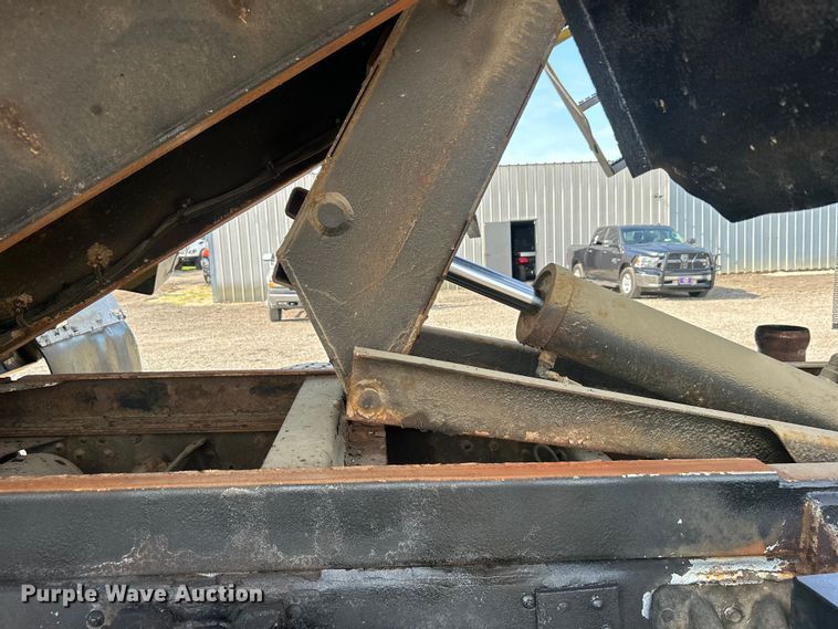 image for item EG0760 2007 GMC C8500 dump truck