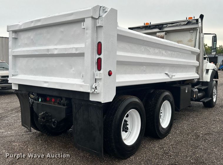 image for item EG0831 2011 International  7600 SBA dump truck