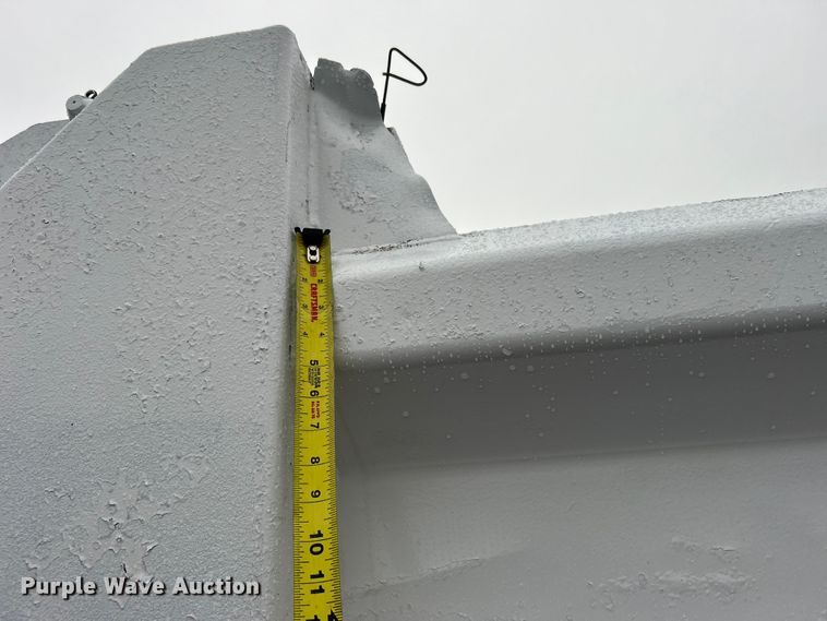 image for item EG0831 2011 International  7600 SBA dump truck