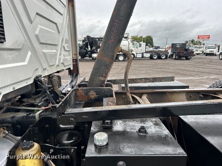 image for item EG0831 2011 International  7600 SBA dump truck