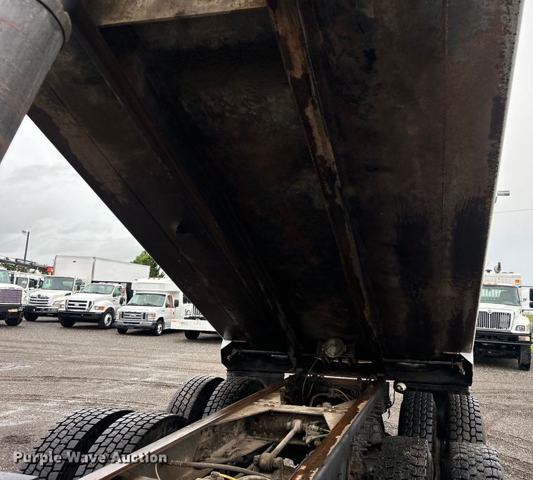 image for item EG0831 2011 International  7600 SBA dump truck