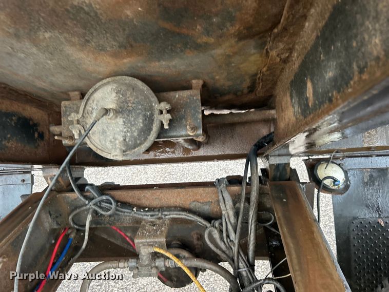 image for item EG0831 2011 International  7600 SBA dump truck