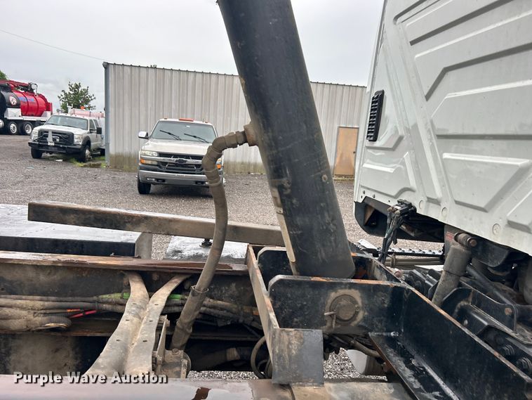 image for item EG0831 2011 International  7600 SBA dump truck