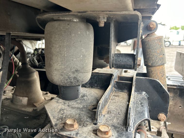 image for item EG0831 2011 International  7600 SBA dump truck