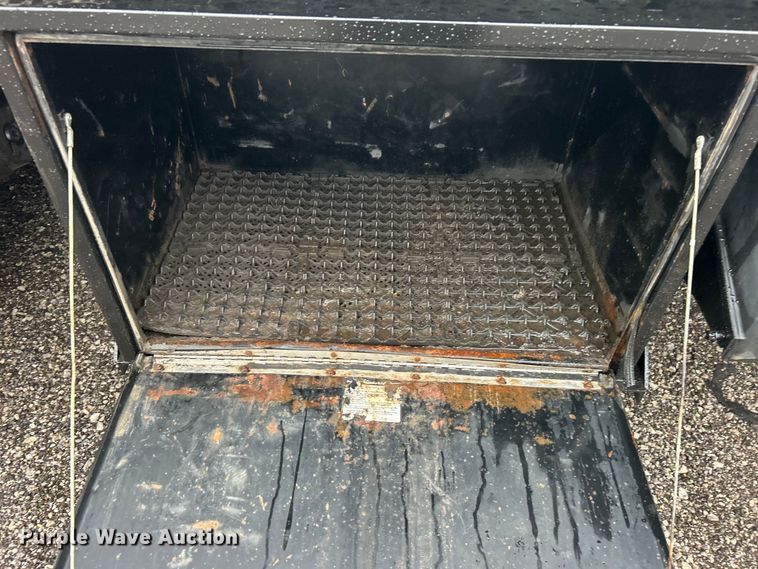 image for item EG0831 2011 International  7600 SBA dump truck