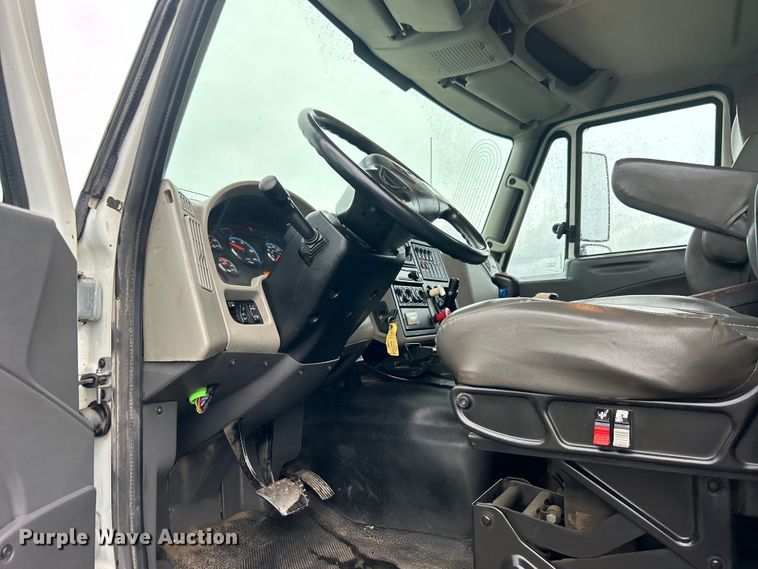 image for item EG0831 2011 International  7600 SBA dump truck