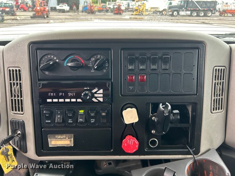 image for item EG0831 2011 International  7600 SBA dump truck