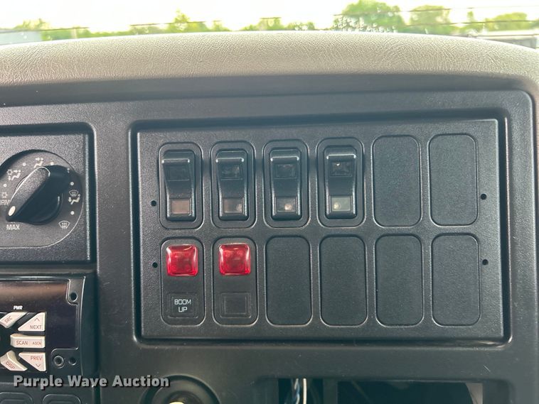 image for item EG0831 2011 International  7600 SBA dump truck