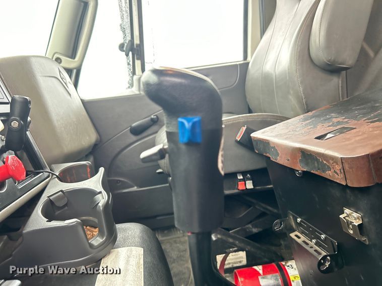 image for item EG0831 2011 International  7600 SBA dump truck