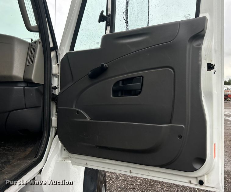 image for item EG0831 2011 International  7600 SBA dump truck