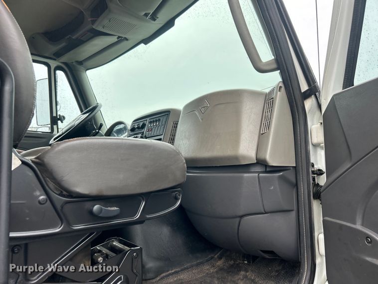 image for item EG0831 2011 International  7600 SBA dump truck