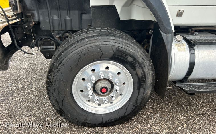 image for item EG0831 2011 International  7600 SBA dump truck