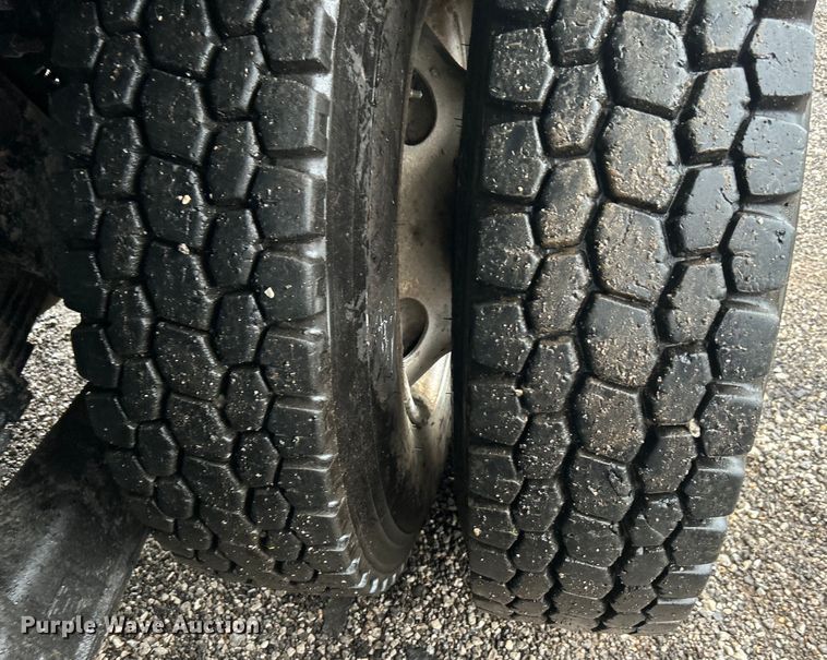 image for item EG0831 2011 International  7600 SBA dump truck