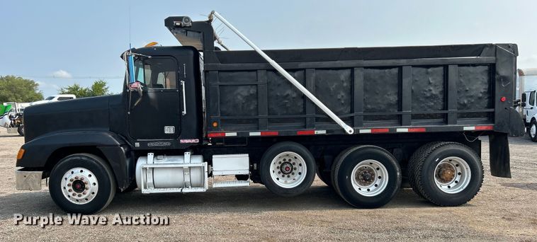 image for item EG0874 1995 Freightliner  FLD dump truck
