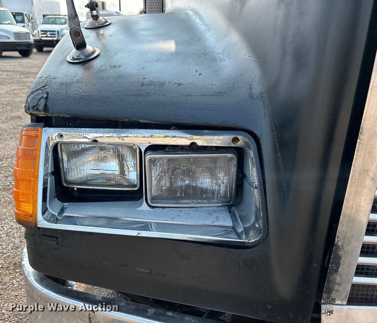 image for item EG0874 1995 Freightliner  FLD dump truck