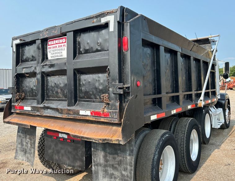 image for item EG0874 1995 Freightliner  FLD dump truck