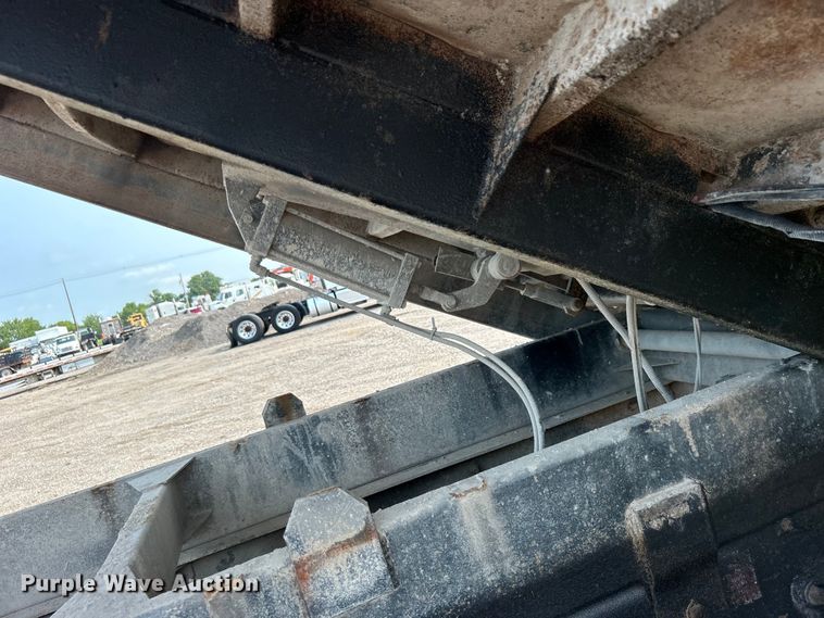 image for item EG0874 1995 Freightliner  FLD dump truck