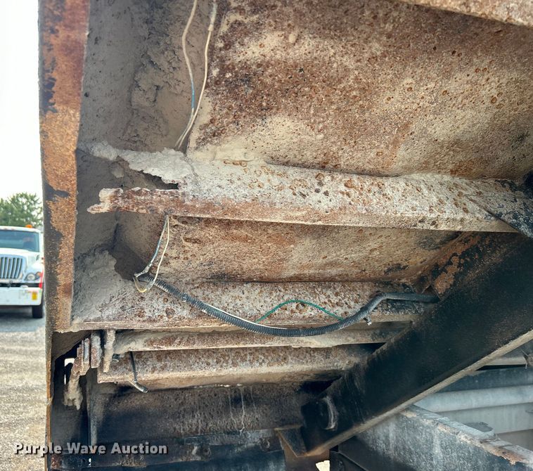 image for item EG0874 1995 Freightliner  FLD dump truck