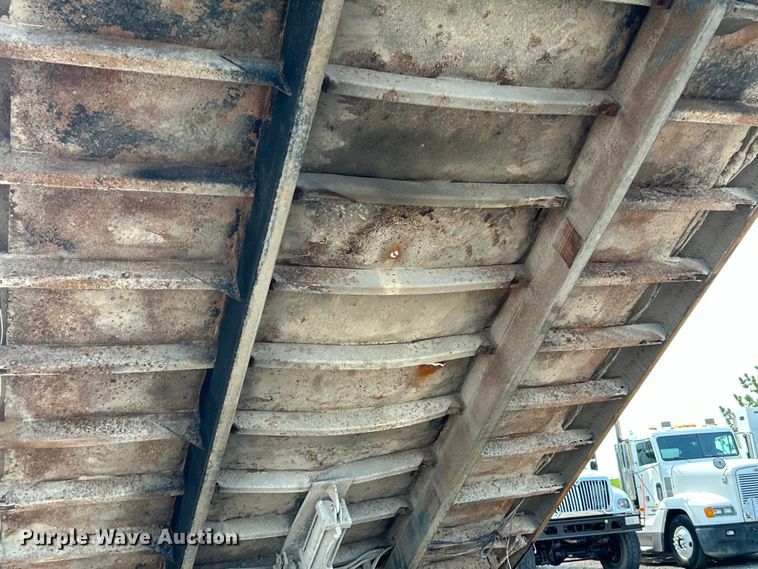 image for item EG0874 1995 Freightliner  FLD dump truck