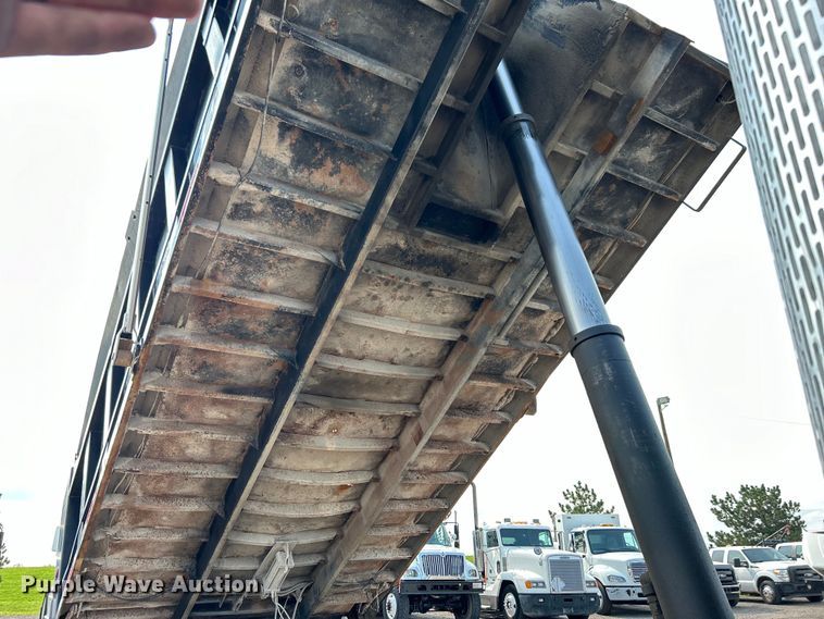 image for item EG0874 1995 Freightliner  FLD dump truck